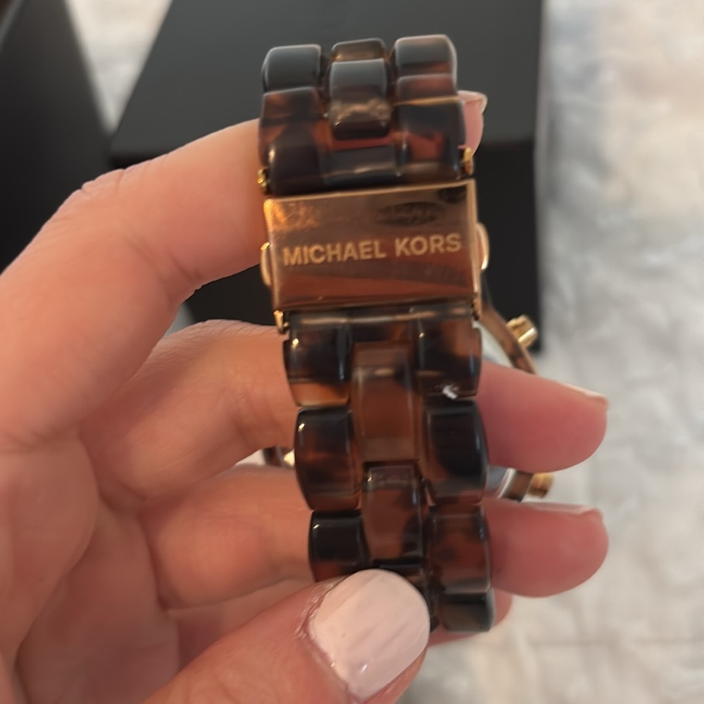 Michael Kors Gold and tortoise Watch - Picture 6 of 7